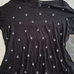 Embroidered skull tshirt